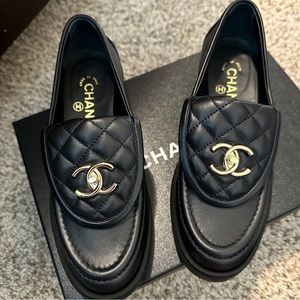 Chanel interlocking loafers 37 worn once!